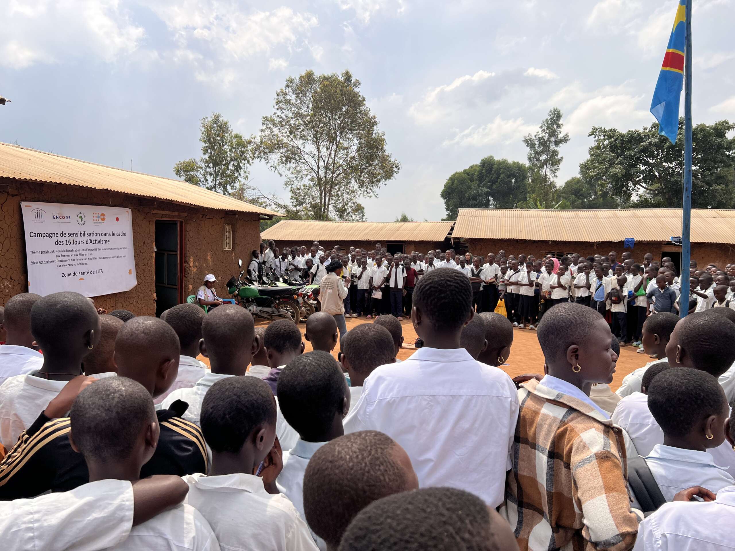 You are currently viewing Sensibilisation de 423 élèves de l’Institut Luvangire sur les violences numériques dans le cadre des 16 jours d’activisme contre les VBG